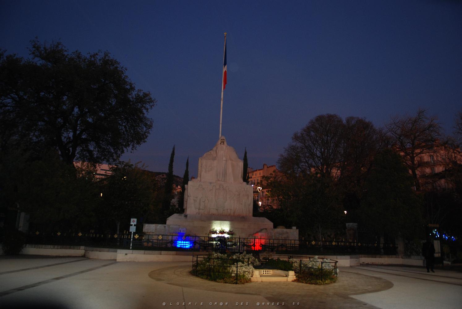 4 Toulon La Nuit Monument Aux Morts.JPG - ?PHILIPPE JORE
